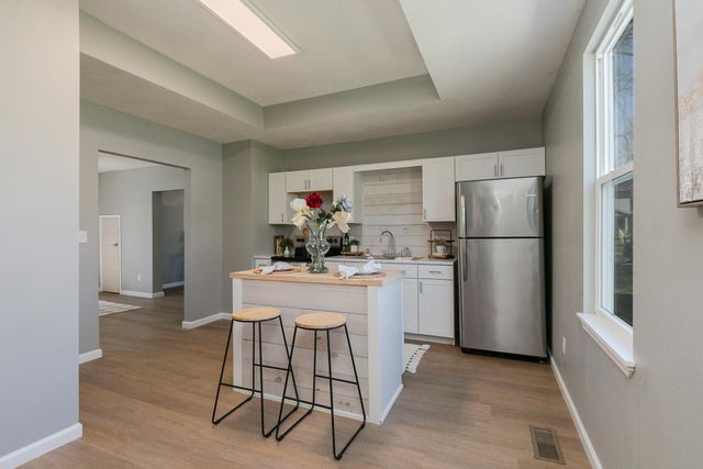 1874 N Main Avenue, Springfield, MO 65803