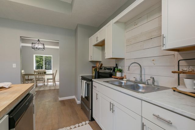 1874 N Main Avenue, Springfield, MO 65803