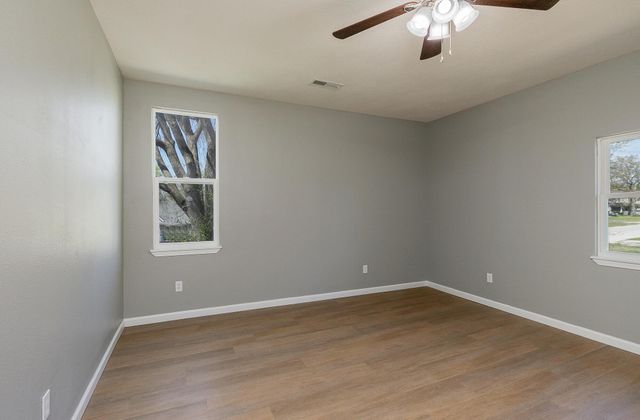 1874 N Main Avenue, Springfield, MO 65803