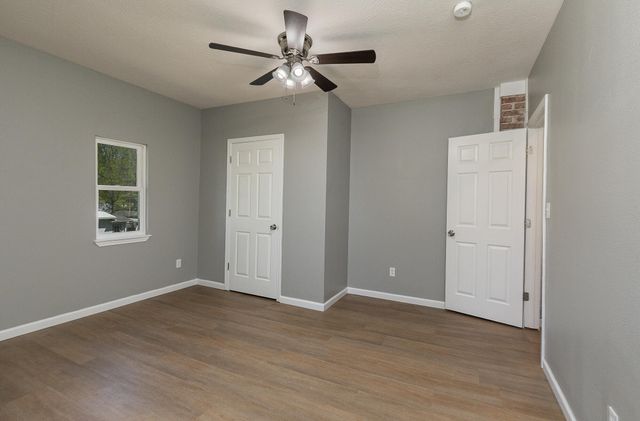 1874 N Main Avenue, Springfield, MO 65803