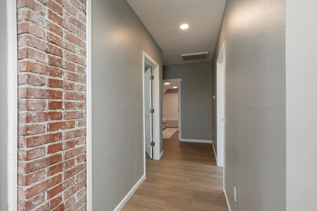 1874 N Main Avenue, Springfield, MO 65803