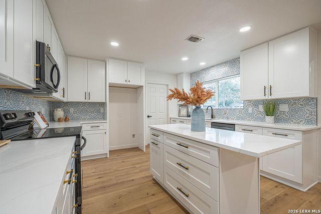 355 Donella, San Antonio, TX 78232