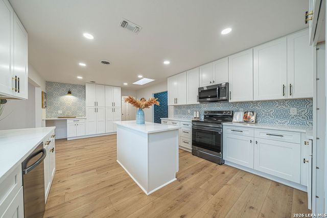 355 Donella, San Antonio, TX 78232