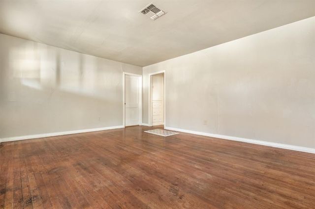 1216 E CAMPBELL Street, Edmond, OK 73034