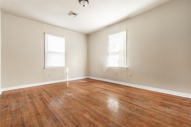 1216 E CAMPBELL Street, Edmond, OK 73034