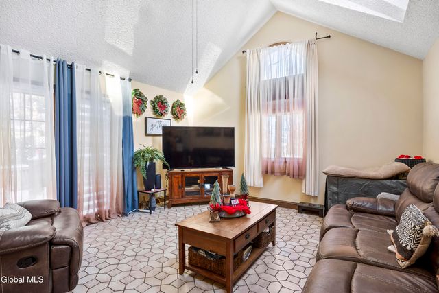 3041 E Lydius Street, Schenectady, NY 12303