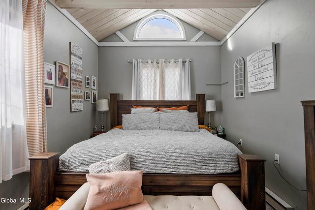 3041 E Lydius Street, Schenectady, NY 12303