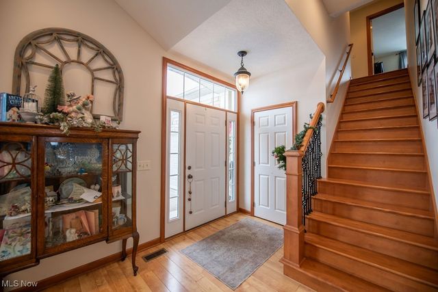 1313 Fairway Drive NE, New Philadelphia, OH 44663