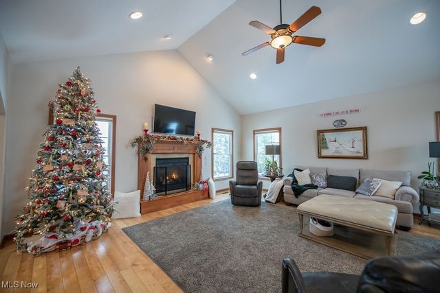 1313 Fairway Drive NE, New Philadelphia, OH 44663