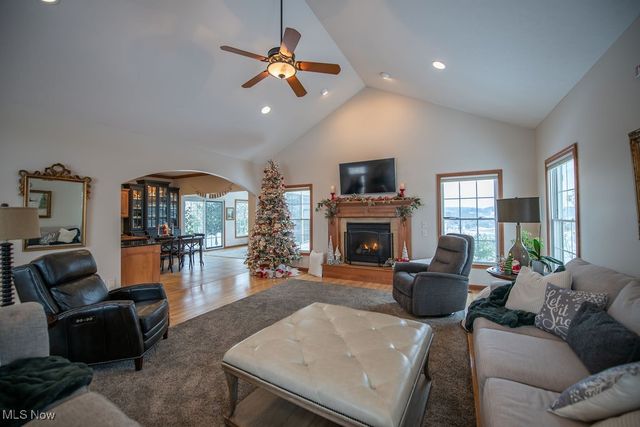 1313 Fairway Drive NE, New Philadelphia, OH 44663