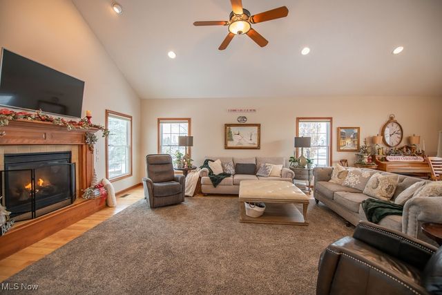 1313 Fairway Drive NE, New Philadelphia, OH 44663