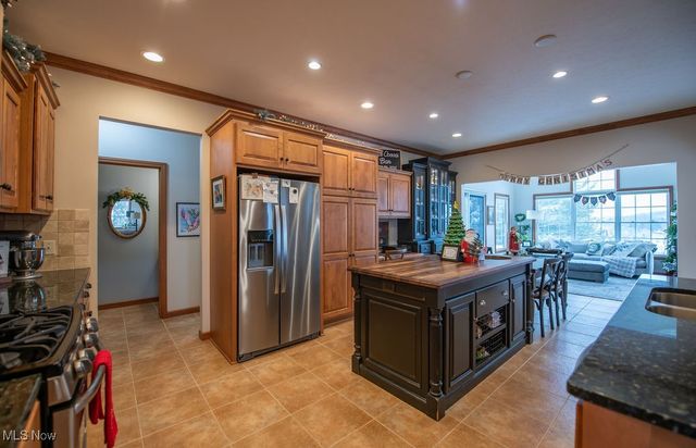 1313 Fairway Drive NE, New Philadelphia, OH 44663