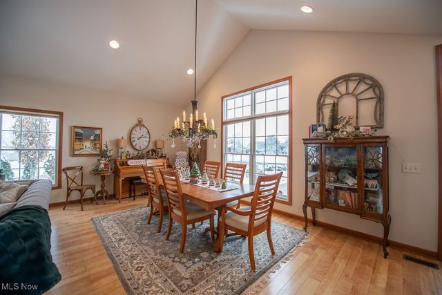 1313 Fairway Drive NE, New Philadelphia, OH 44663