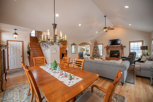 1313 Fairway Drive NE, New Philadelphia, OH 44663