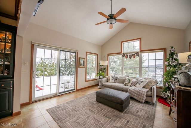 1313 Fairway Drive NE, New Philadelphia, OH 44663