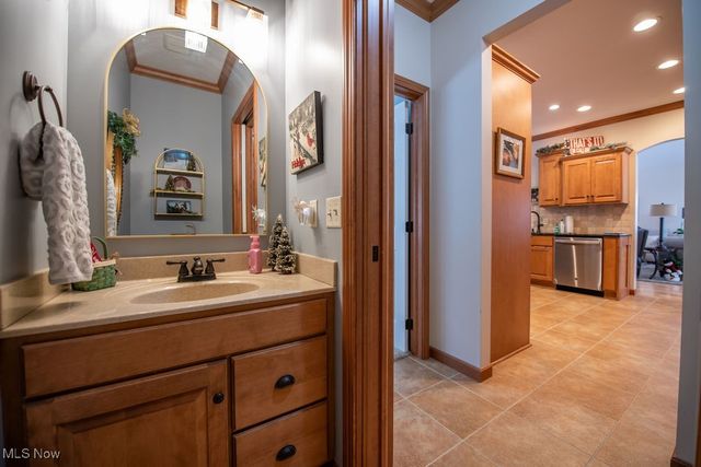 1313 Fairway Drive NE, New Philadelphia, OH 44663