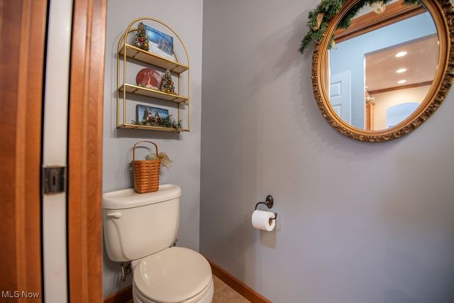 1313 Fairway Drive NE, New Philadelphia, OH 44663