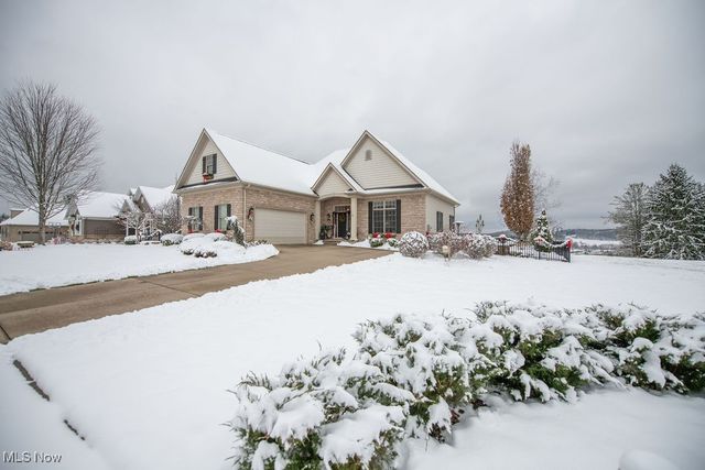 1313 Fairway Drive NE, New Philadelphia, OH 44663