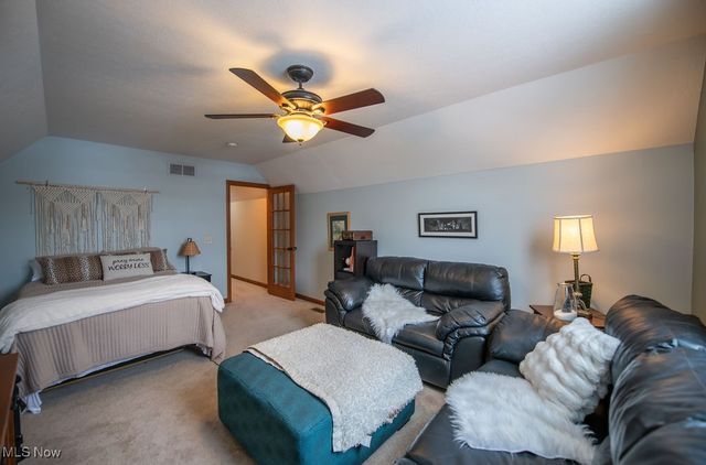 1313 Fairway Drive NE, New Philadelphia, OH 44663