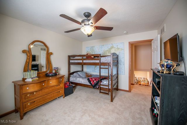 1313 Fairway Drive NE, New Philadelphia, OH 44663