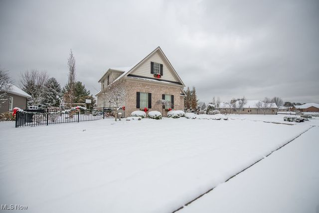 1313 Fairway Drive NE, New Philadelphia, OH 44663