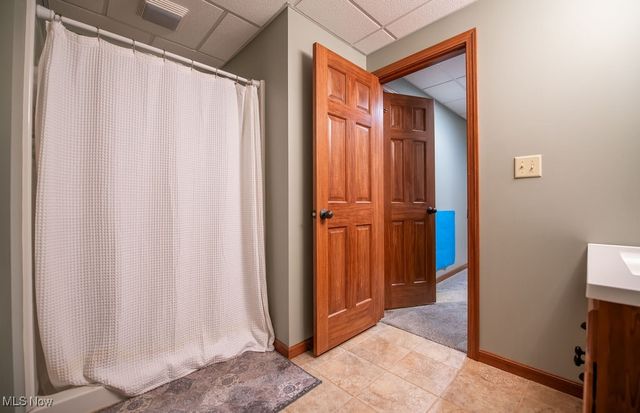 1313 Fairway Drive NE, New Philadelphia, OH 44663