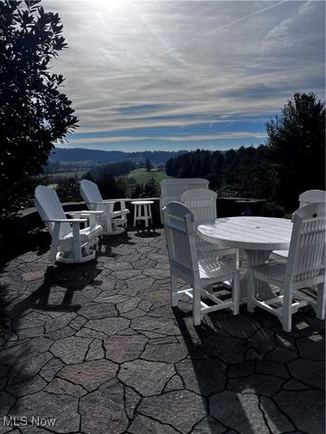 1313 Fairway Drive NE, New Philadelphia, OH 44663