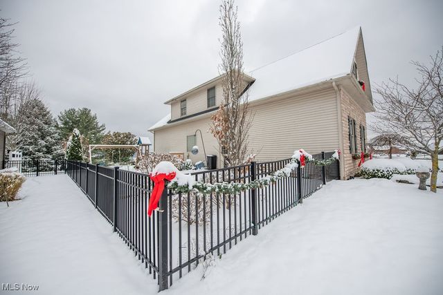 1313 Fairway Drive NE, New Philadelphia, OH 44663