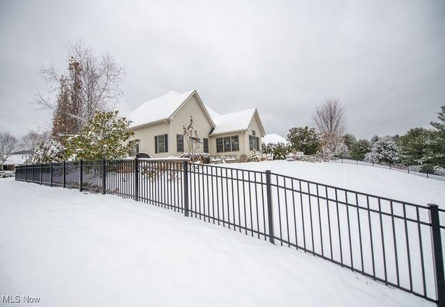 1313 Fairway Drive NE, New Philadelphia, OH 44663