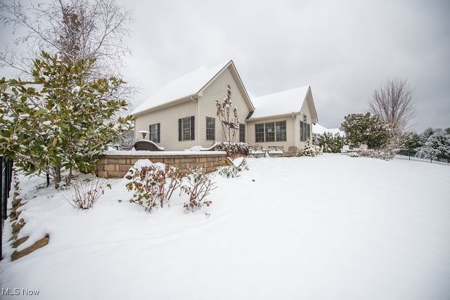 1313 Fairway Drive NE, New Philadelphia, OH 44663