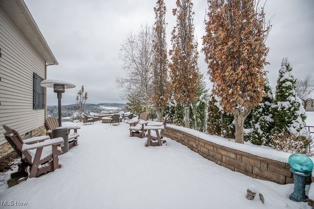 1313 Fairway Drive NE, New Philadelphia, OH 44663