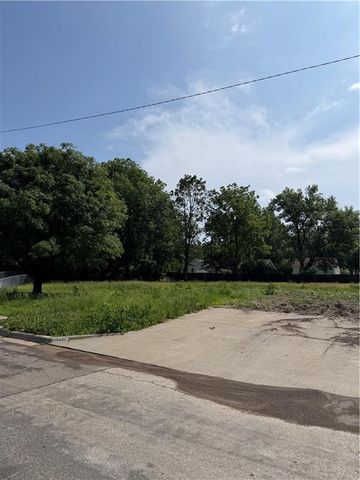 8117 Jarboe Street, Kansas City, MO 64114