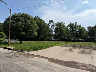 8117 Jarboe Street, Kansas City, MO 64114