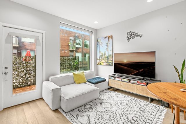 1800 E 4th 208, Austin, TX 78702