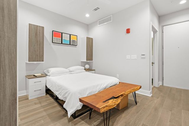 1800 E 4th 208, Austin, TX 78702