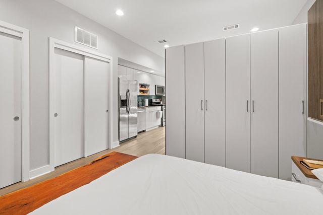 1800 E 4th 208, Austin, TX 78702