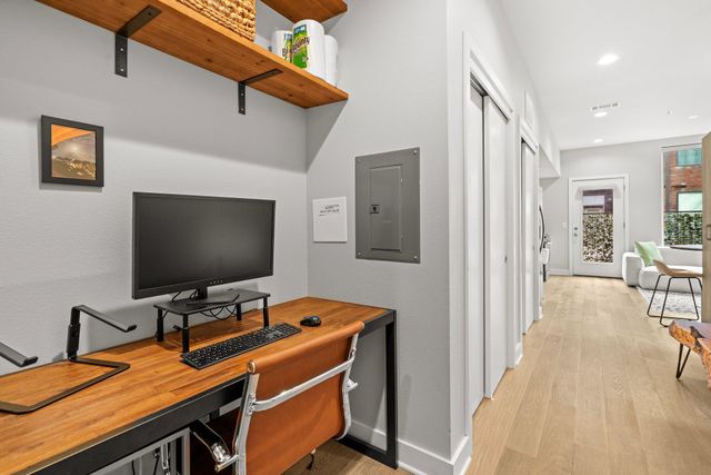 1800 E 4th 208, Austin, TX 78702