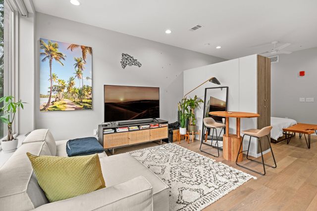 1800 E 4th 208, Austin, TX 78702