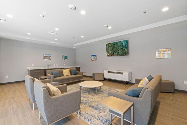 1800 E 4th 208, Austin, TX 78702