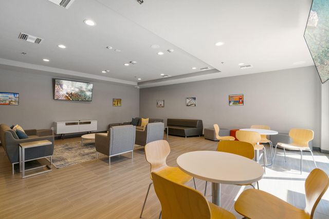 1800 E 4th 208, Austin, TX 78702