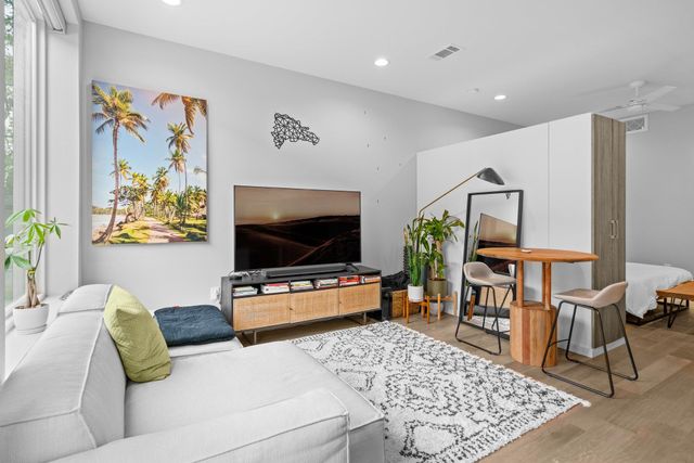 1800 E 4th 208, Austin, TX 78702