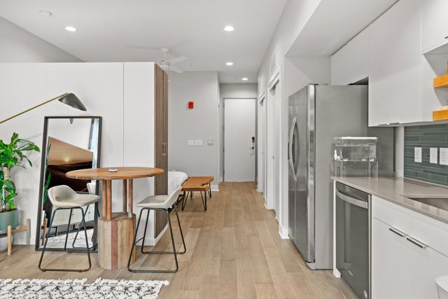 1800 E 4th 208, Austin, TX 78702