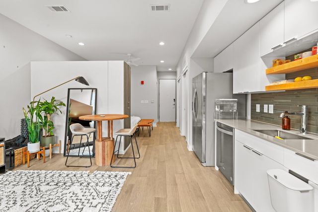 1800 E 4th 208, Austin, TX 78702