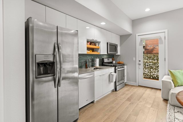 1800 E 4th 208, Austin, TX 78702