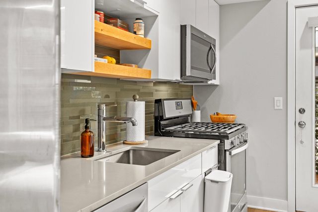 1800 E 4th 208, Austin, TX 78702