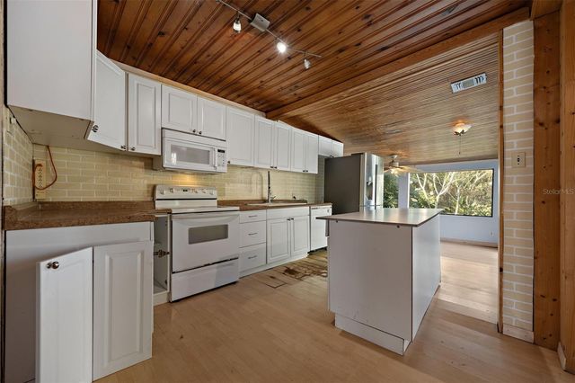 2802 WILSON CIRCLE, Lutz, FL 33548