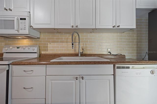 2802 WILSON CIRCLE, Lutz, FL 33548