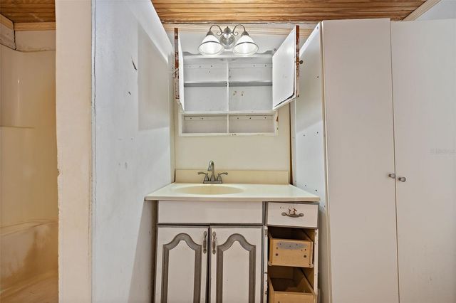 2802 WILSON CIRCLE, Lutz, FL 33548