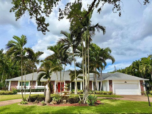 8 Bell Lane, Palm Springs, FL 33406