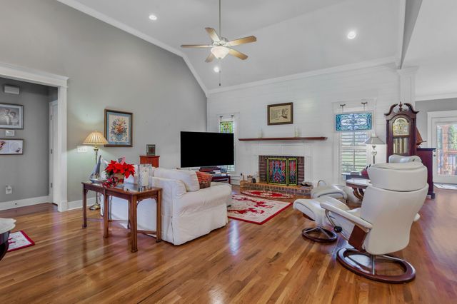 3043 Cross Gate Ln, Columbia, TN 38401